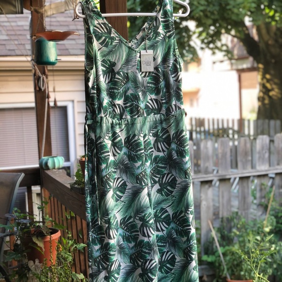 Monstera Leaf Dalia Jumpsuit with side ties - Picture 2 of 15